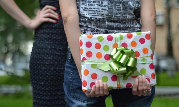 【夏ギフト】お中元・お手土産を親戚に贈る理由は？